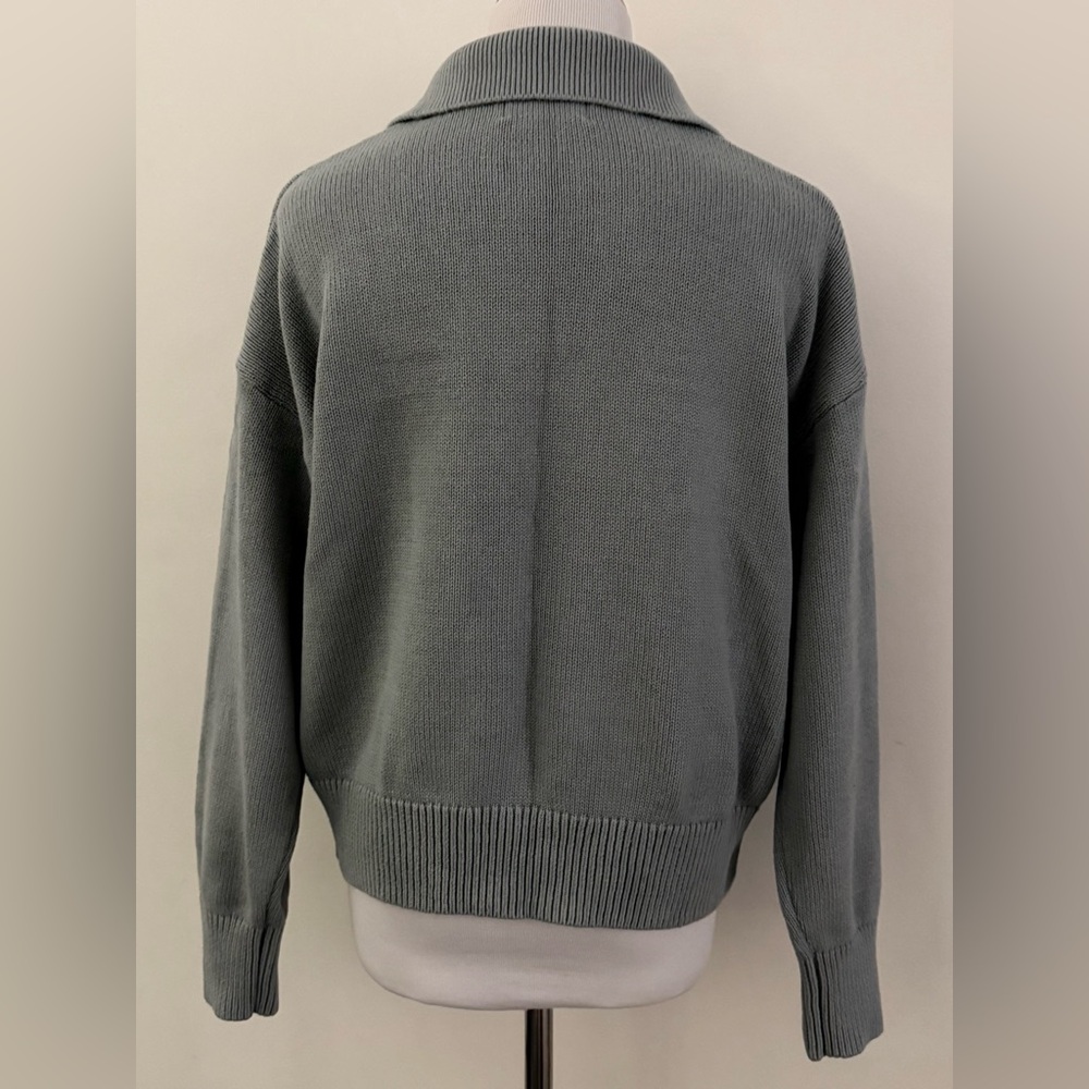 Old Navy Women's V-Neck Sweater in Soft Green - Picture 5 of 9